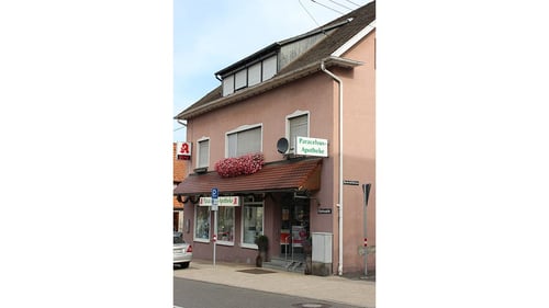 Aussenansicht der Paracelsus-Apotheke Plieningen