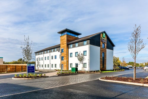 Modern Cambridge hotel with free parking and breakfast