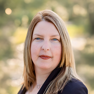 Headshot of Kari Etchart