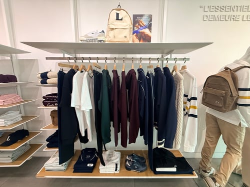 Close Up - Store
