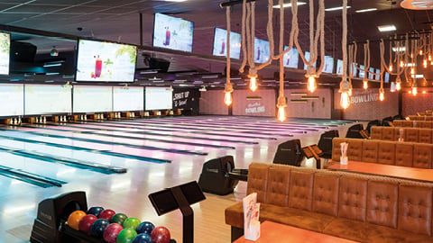 Mauritius Bowling Münster – modernes Bowling-Erlebnis mit Beach-Feeling. Stylische Bowlingbahnen, entspannte Lounge-Atmosphäre & leckere Cocktails. Perfekt für Freizeitspaß mit Freunden, Familie & Kollegen. Jetzt Bahn sichern & Strike werfen! Im Sommer mit großer Terrasse!
