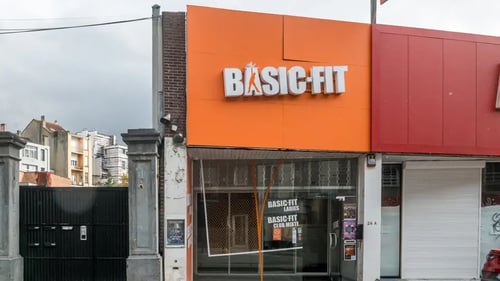 Basic-Fit Brussels Forest Ch. de Neerstalle - front club outside