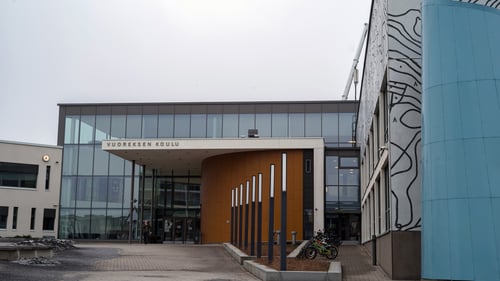 Vuoreksen koulutalo.