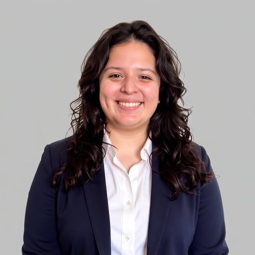 Headshot of Valerie Alarcon, a wealth advisor at Chase