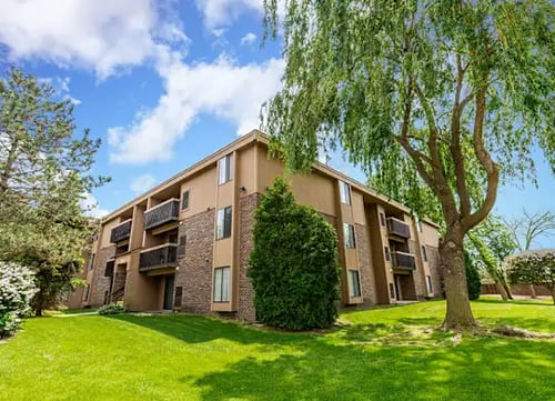 Exterior Building at Lakeside Village Apartments in Clinton Township, MI 48038