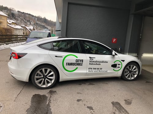 Tesla Model 3 Fahrschulauto