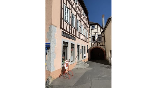 Aussenansicht der Löwen-Apotheke