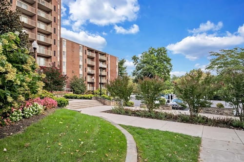 Columbia Pointe Building