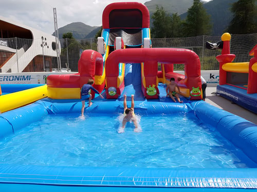 Big Waterslide - Bei Funsportcenter finden Sie allerlei aufblasbare Wasserrutschen - von klein bis XXL