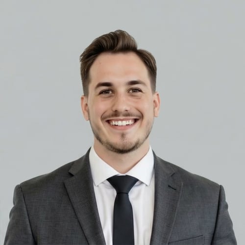 Headshot of Micah Stavenhagen, a wealth advisor at Chase