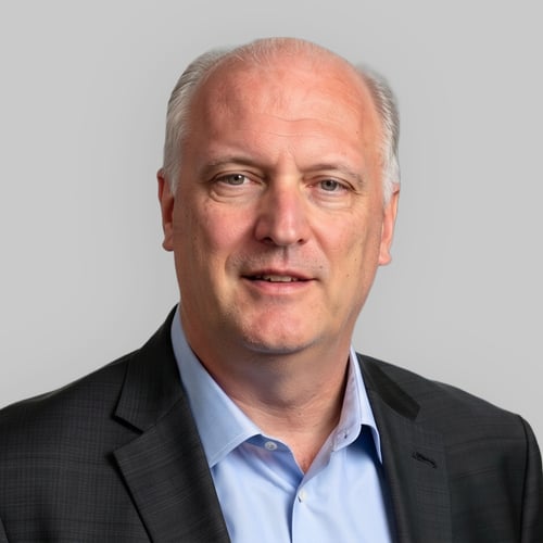 Headshot of Steven Tomalin, a wealth advisor at Chase