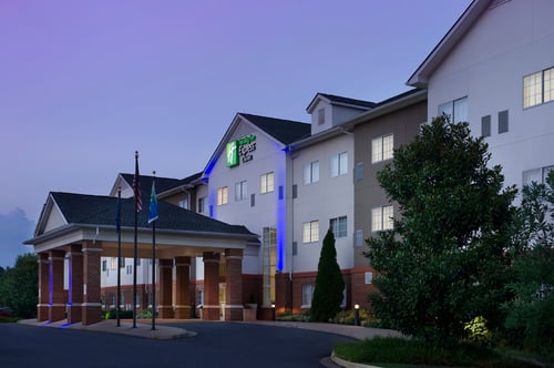 Welcome home to the Holiday Inn Express & Suites Ruckersville, VA.
