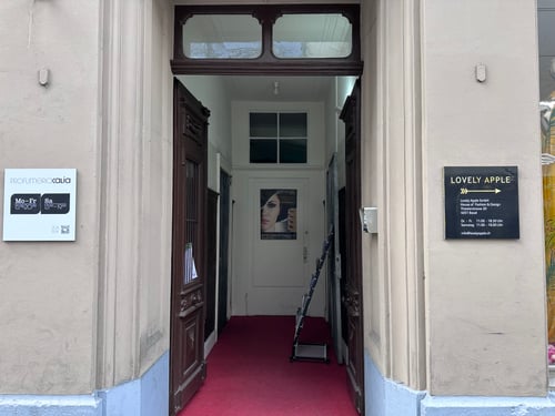 Eingang zum  Kosmetikstudio Svetlana Buser in Basel